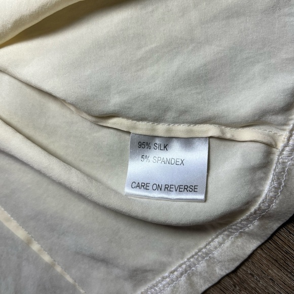 St. John Silk Off White Button Up Blouse Women’s Size 6 - Picture 5 of 6